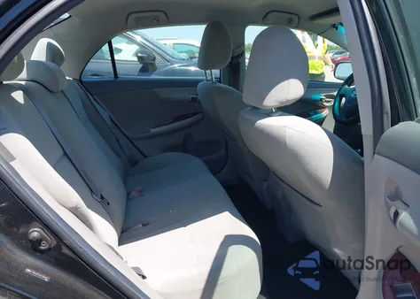 2010 Toyota Corolla Le z USA, uszkodzony, nr VIN 2T1BU4EE5AC382851